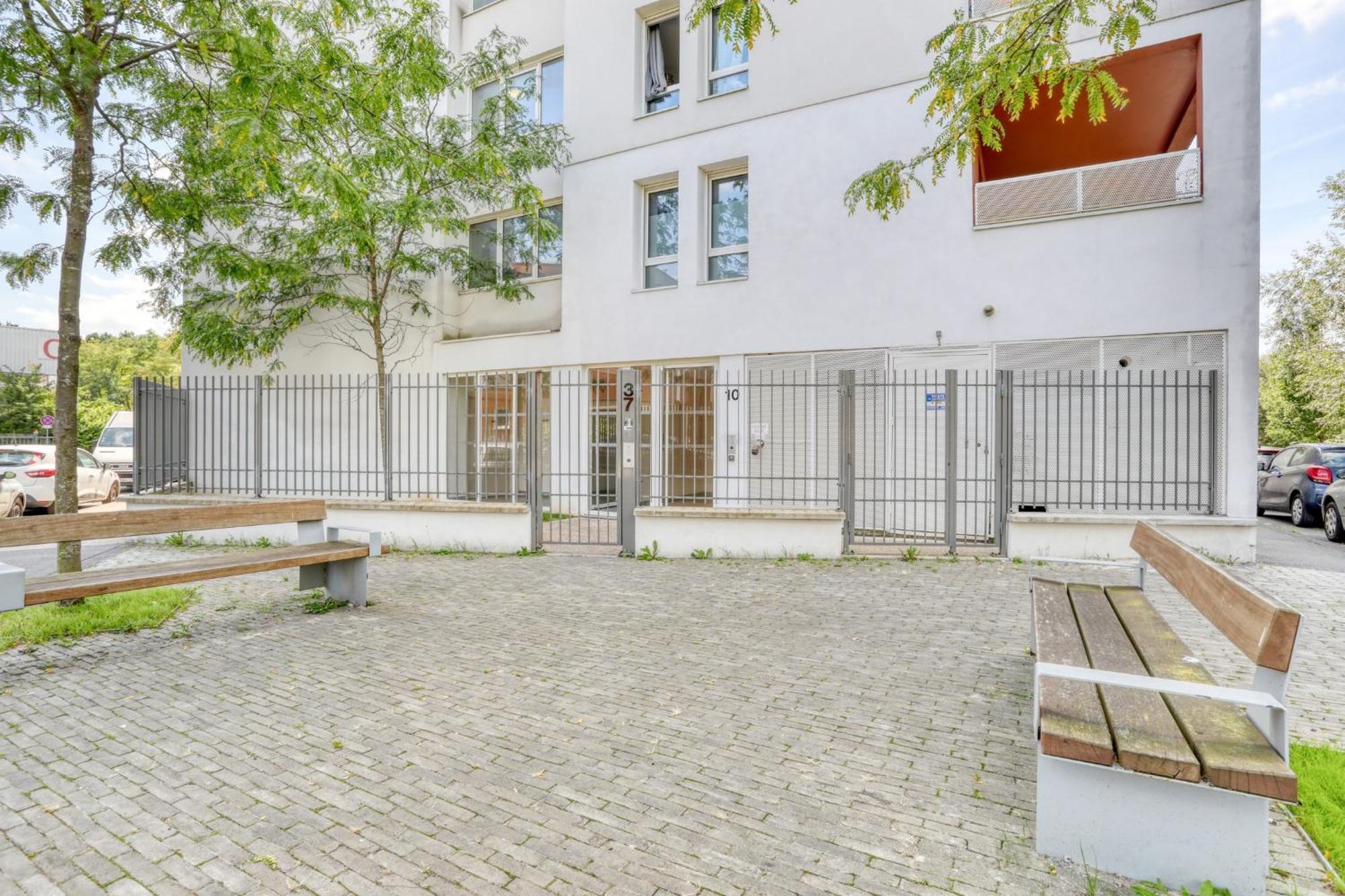 "Le Serenity ", Appartement Spacieux ,Balcon, Parking Prive Gratuit, Netflix, Proche Cdg Et Stade De France Stains Zewnętrze zdjęcie